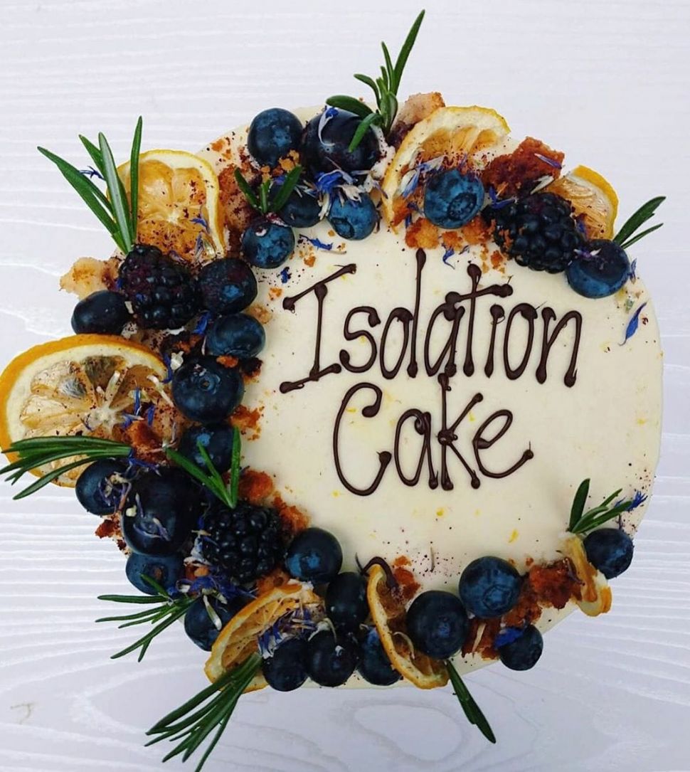 Isolation Cake dari toko kue favorit Meghan Markle (Instagram/Luminarybakery)