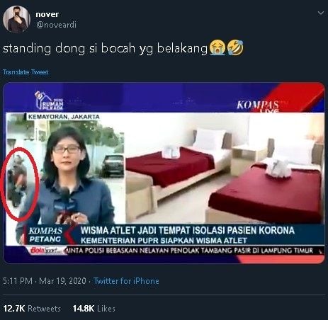 Atraksi di tengah siaran langsung. (Twitter)