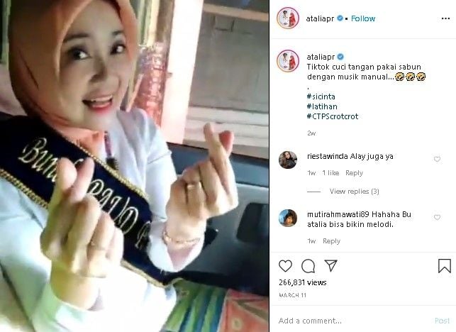 Atalia Praratya bagikan tips mencuci tangan yang benar. (Instagram/@ataliapr)