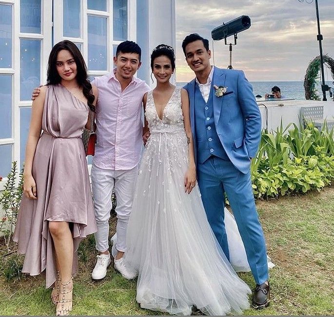 Nicky Tirta dan Valendza Wijaya bersama menghadiri acara pernikahan Vanessa Angel dan Bibi Ardiansyah di Bali, awal Februari lalu. [Instagram Nicky Tirta]