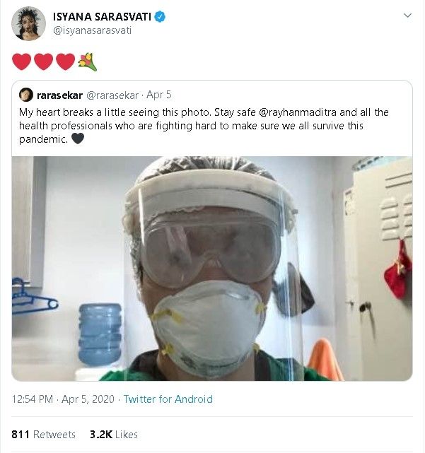 Dokter Rayhan Maditra suami Isyana Sarasvati mengenakan APD tangani COVID-19 - (Twitter/@isyanasarasvati)