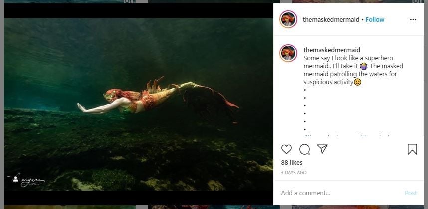 Terobsesi Mermaid, Gadis Ini Buat Ekor Seharga 50 Juta (instagram.com/themaskedmermaid)