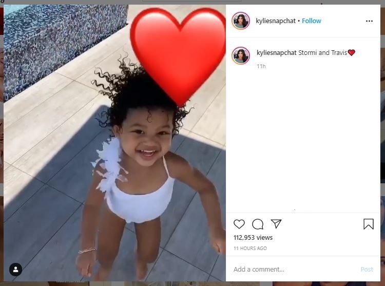 Travis Scott dan Stormi Webster di Kolam Renang (instagram.com/kyliesnapchat)