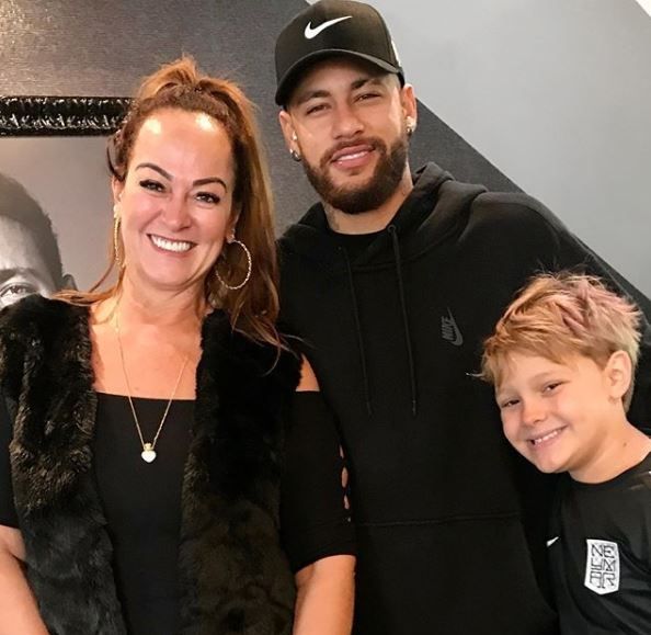 Nadine Goncalves bersama Neymar dan cucunya. (Instagram/nadine.goncalves)