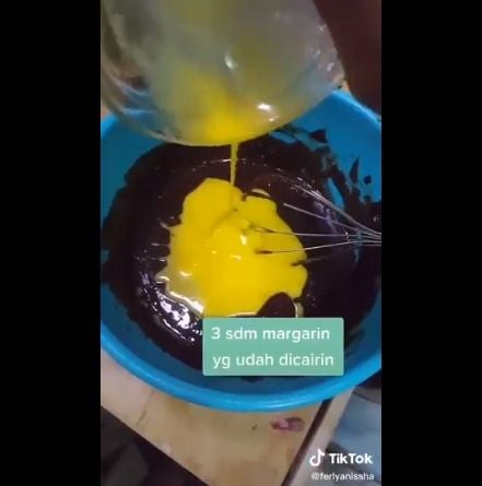 Resep Mudah Bikin Lava Cake TikTok di Rumah. (twitter.com/chillinvibes__)