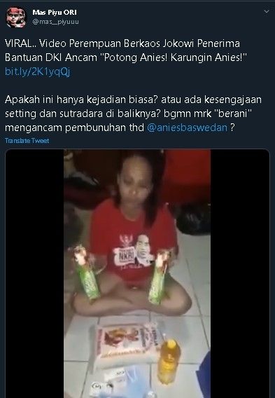 Perempuan protes bantuan sembako dari Anies. (Twitter/@mas_piyuu)