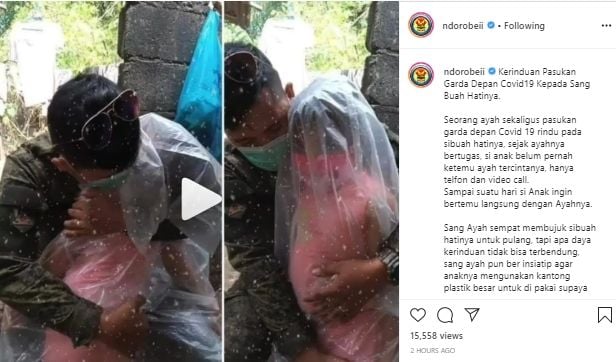 Bapak bungkus anak pakai plastik demi bisa pelukan (Twitter).