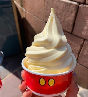 Dole Whip Disneyland. (Instagram.com/feedyour_thoughts)