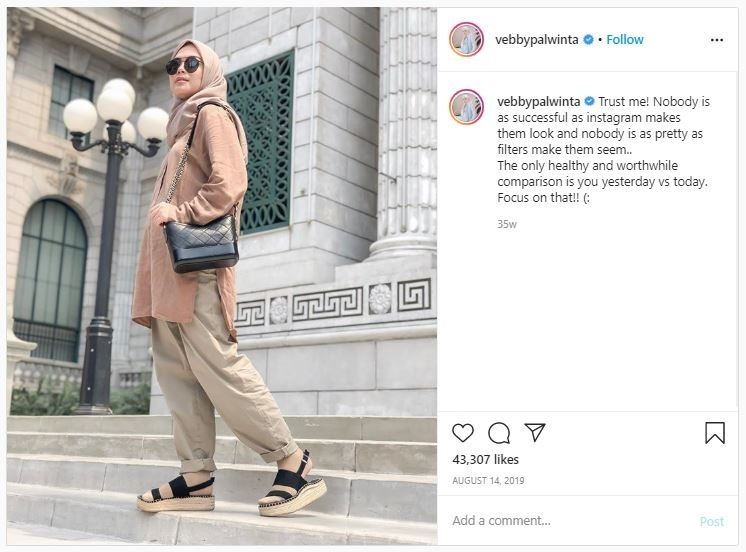 OOTD Hijab Vebby Palwinta (instagram.com/vebbypalwinta)