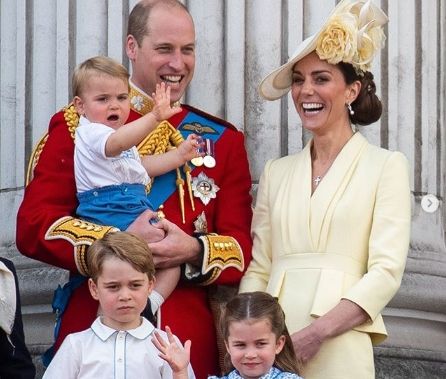 Pangeran William, Kate Middleton dan ketiga anaknya, Pangeran George, Putri Charlotte dan si bungsu Pangeran Louis. (Instagram @kensingtonroyal)