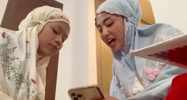 Dewi Perssik dan Cimoy Montok [Instagram/dewiperssikreal]