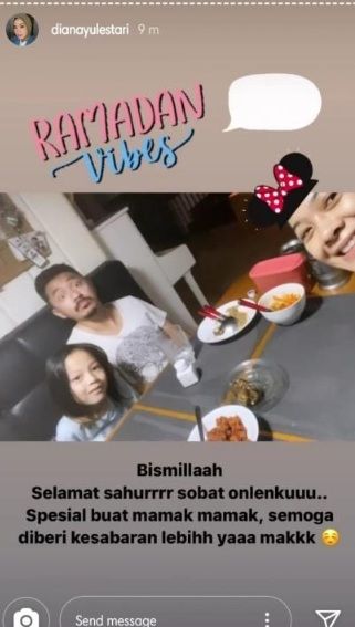 Dian Ayu Lestari, Omesh, dan keluarga [Instagram]