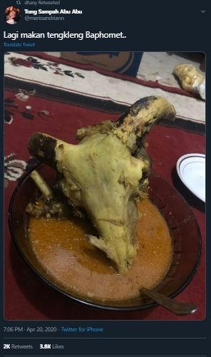 Viral Foto Tengkleng Kepala Kambing, Netizen: Lagi Makan Tengkleng Baphomet. (Twitter/@marioandriann)