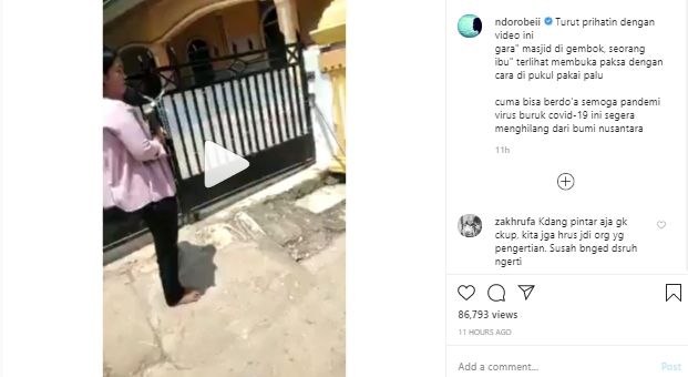 Video perempuan buka paksa pagar masjid pakai palu (Instagram).