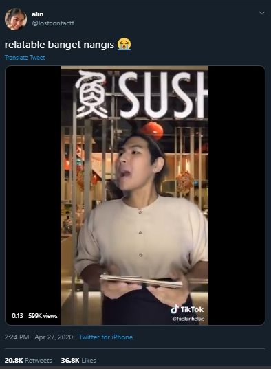 Tirukan Gaya Pegawai Restoran, Aksi Netizen Ini Bikin Ngakak. (Twitter/@lostcontactf)