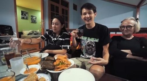 Momen Marcell Darwin berbuka puasa [Youtube]