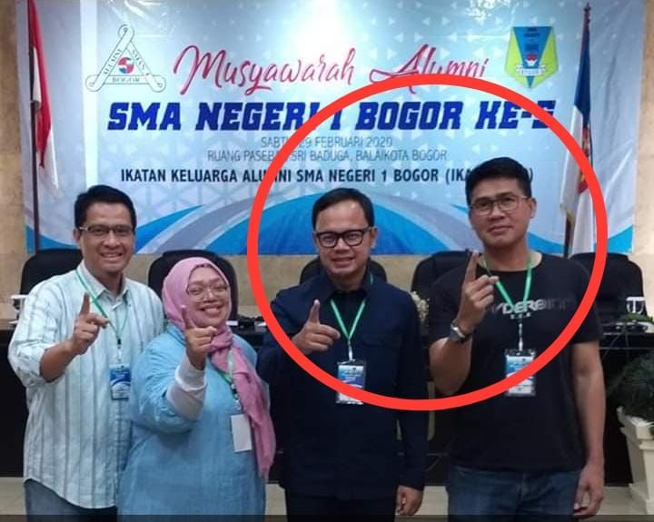 Beredar foto Bima Arya dan pria yang ngamuk ke Petugas PSBB.(Istimewa)