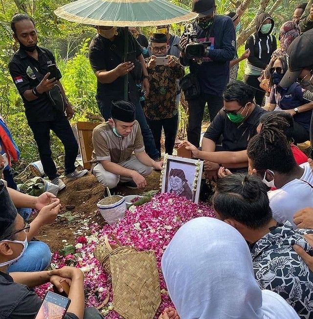 Pemakaman Didi Kempot [Instagram Sobat Ambyar Indonesia]