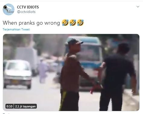 Bikin aksi prank berujung kena tampar (Twitter/cctvidiots)