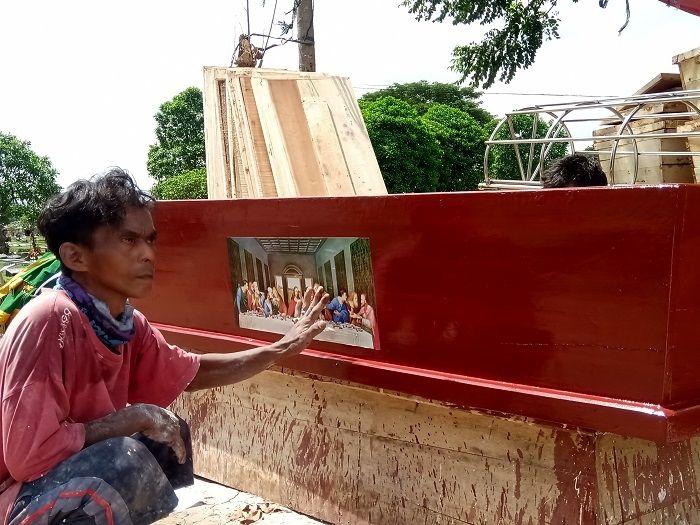 Dinafkahi Kematian, Warita Pembuat Peti Mati di Tengah Wabah Corona