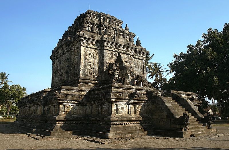 Candi Mendut. (Gunawan Kartapranata/Wikipedia)