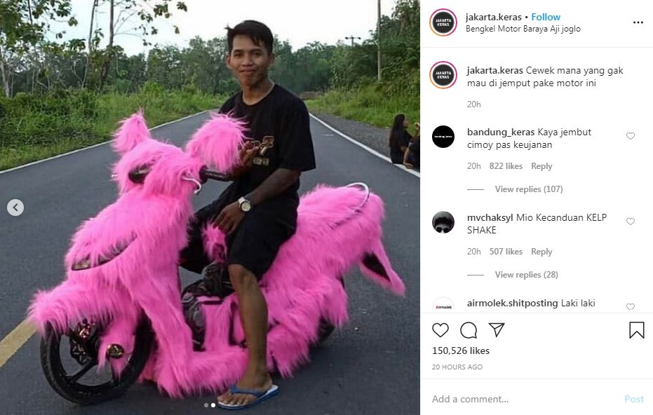 Heboh modifikasi motor berbulu pink (Instagram/jakarta.keras)
