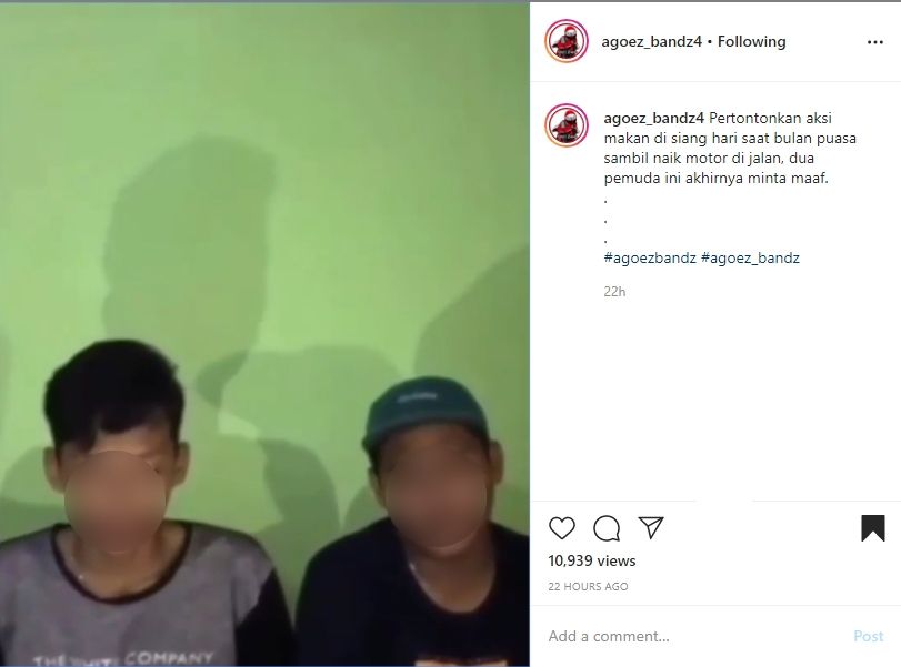 Pengendara Honda Beat yang nekat makan di jalan. (Instagram)