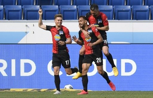 Pemain Hertha Berlin rayakan gol ke gawang Hoffenheim dalam pertandingan Bundesliga, Sabtu (16/5/2020). [AFP]