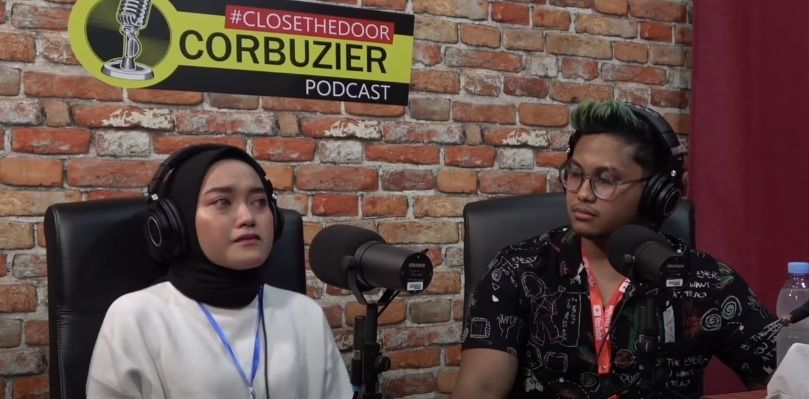 Indira Kalistha menangis minta maaf usai remehkan virus corona [YouTube/Deddy Corbuzier]