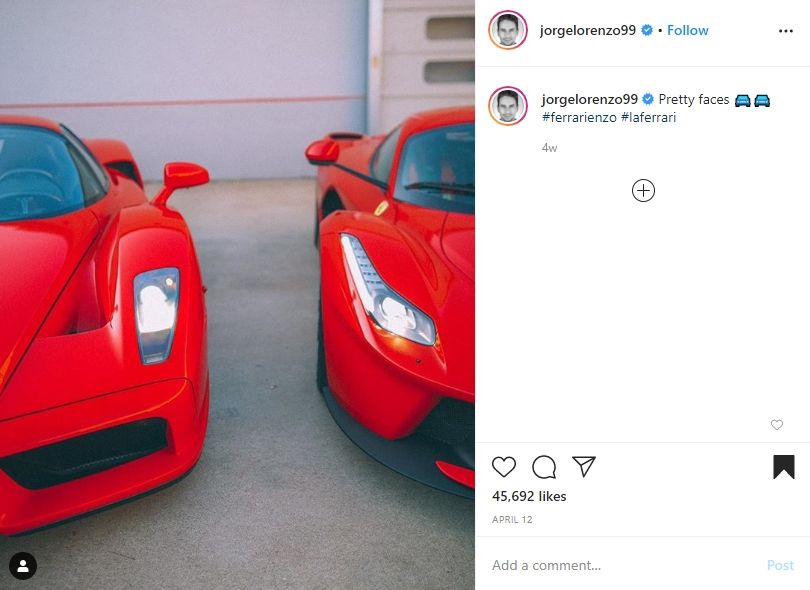 Dua mobil Ferrari milik Jorge Lorenzo. (Instagram)