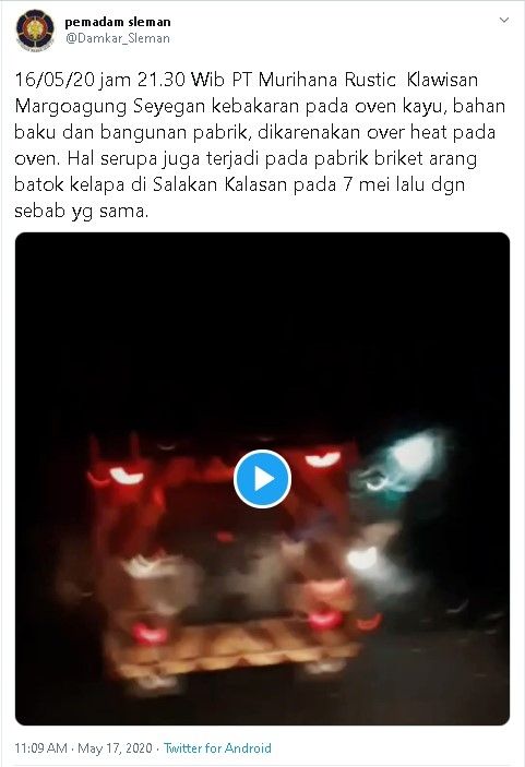 Kebakaran pabrik mebel PT Murihana Rustic Sleman, Sabtu (16/5/2020) - (Twitter/@damkar_sleman)