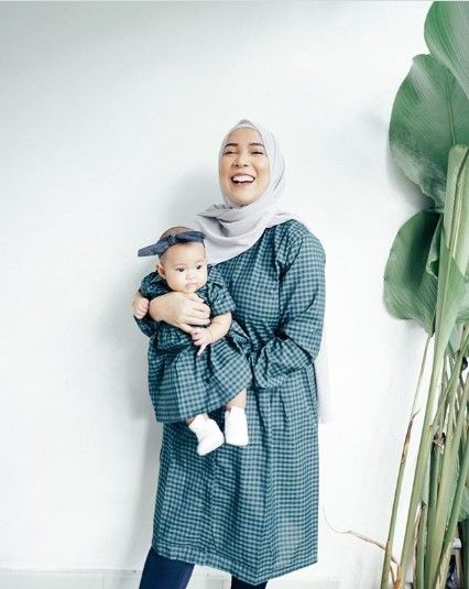 Inspirasi Baju Lebaran Kembar Bareng Anak. (Instagram/@fitrop)