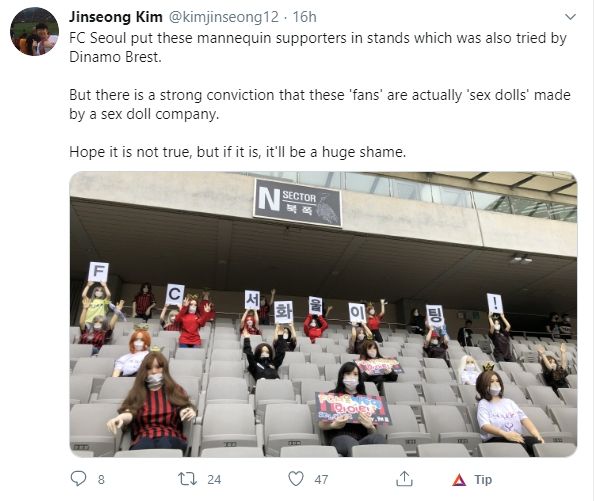 FC Seoul diduga pakai boneka seks di tribune stadion. (Twitter/@kimjineong12).