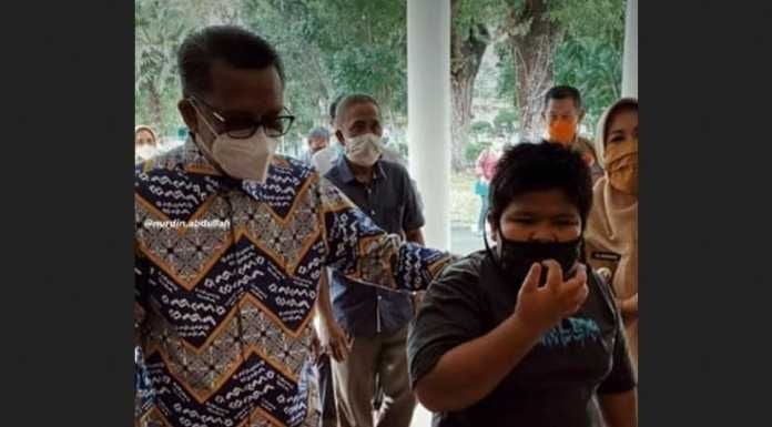 Gubernur Sulawesi Selatan Nurdin Abdullah ikut bersimpati kepada Rizal yang menjadi korban bully. [Terkini.id]