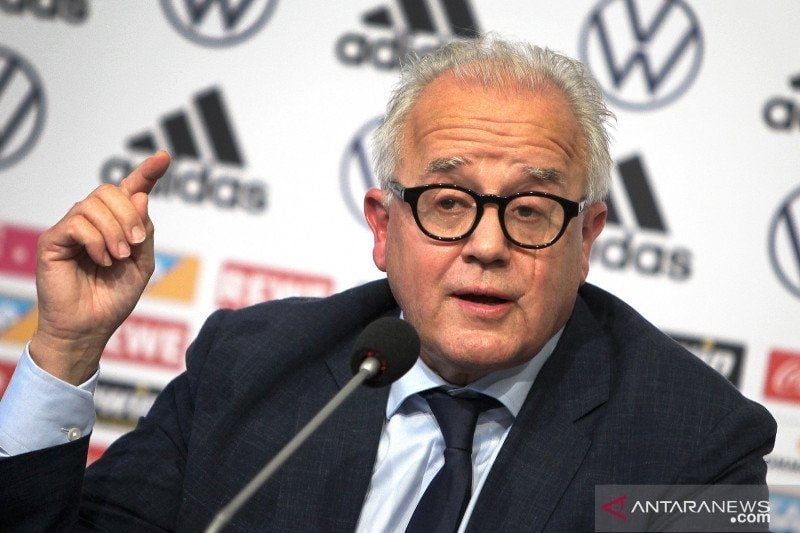 Presiden Federasi Sepak bola Jerman (DFB) Fritz Keller menghadiri konferensi pers di Frankfurt, 27 September 2019. (ANTARA/AFP/DANIEL ROLAND)