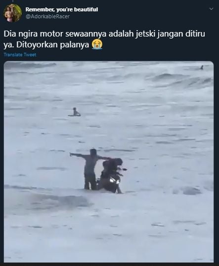 Disangka Sama dengan Jetski, Kocaknya Wisatawan ini Bawa Motor ke Laut. (Twitter/@Adorkableracer)