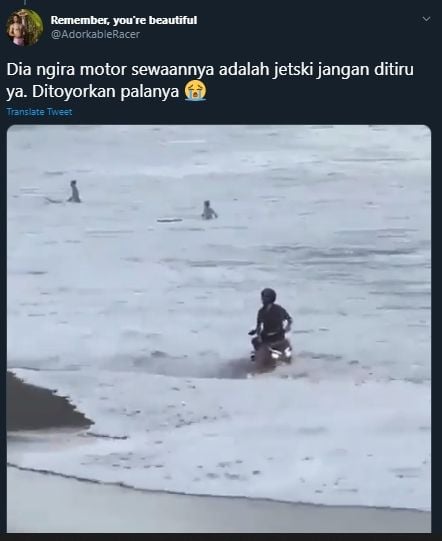 Disangka Sama dengan Jetski, Kocaknya Wisatawan ini Bawa Motor ke Laut. (Twitter/@Adorkableracer)