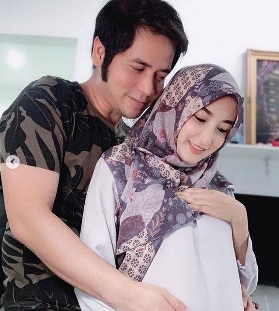 Ricky Perdana dan istri, Chacha Takya [Instagram]