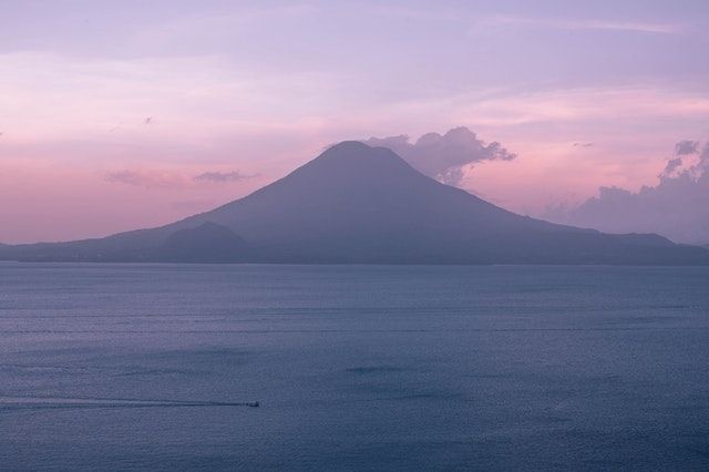 Ilustrasi gunung api. (Pexels/Roberto Nickson)