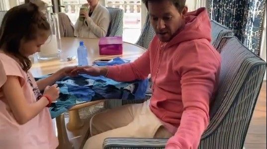 Mark Wahlberg Menikur bersama Anak Perempuannya. (Instagram/@markwahlberg)