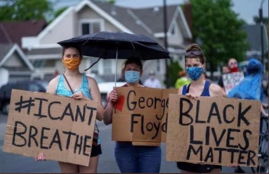 Sejumlah bagian Minneapolis, Amerika Serikat, hebat terbakar sejak Kamis (28/5/2020) pagi, setelah warga setempat turun ke jalan memprotes kematian George Floyd. [Antifa]