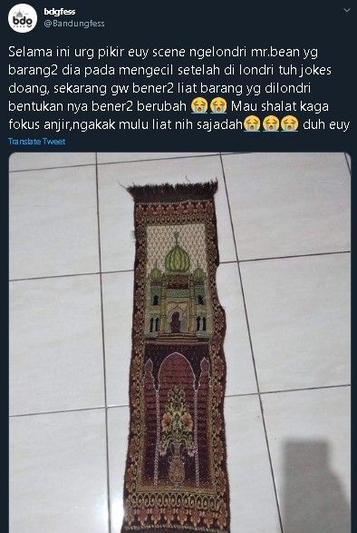 Warganet syok sajadahnya mengecil usai dilaundry. (Twitter)