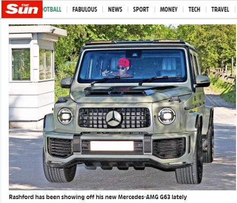 Marcus Rashford datang ke kamp latihan Manchester United dengan mobil baru. (Dok. The Sun).