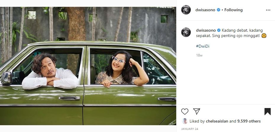 Dwi Sasono dan mobil tua. (Instagram)