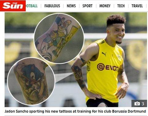 Jadon Sancho punya tato baru yang bikin gemas. (Screenshot The Sun).