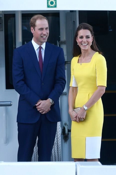 Kate Middleton mengenakan gaun mahal berwarna kuning. (Dok. Hello Magazine)