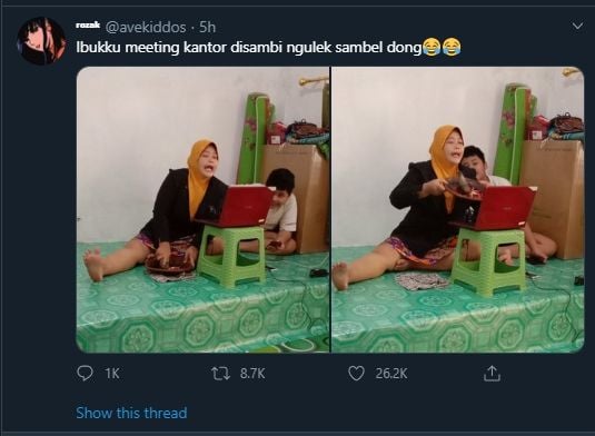 Canggih Luar Biasa, Ibu Ini Ikut Meeting Sambil Asyik Ngulek Sambal. (Twitter/@avekiddos)