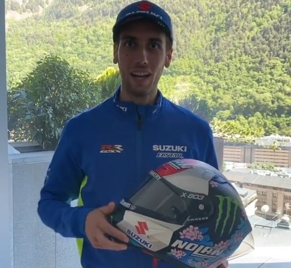 Lelang helm Alex Rins. (Instagram)