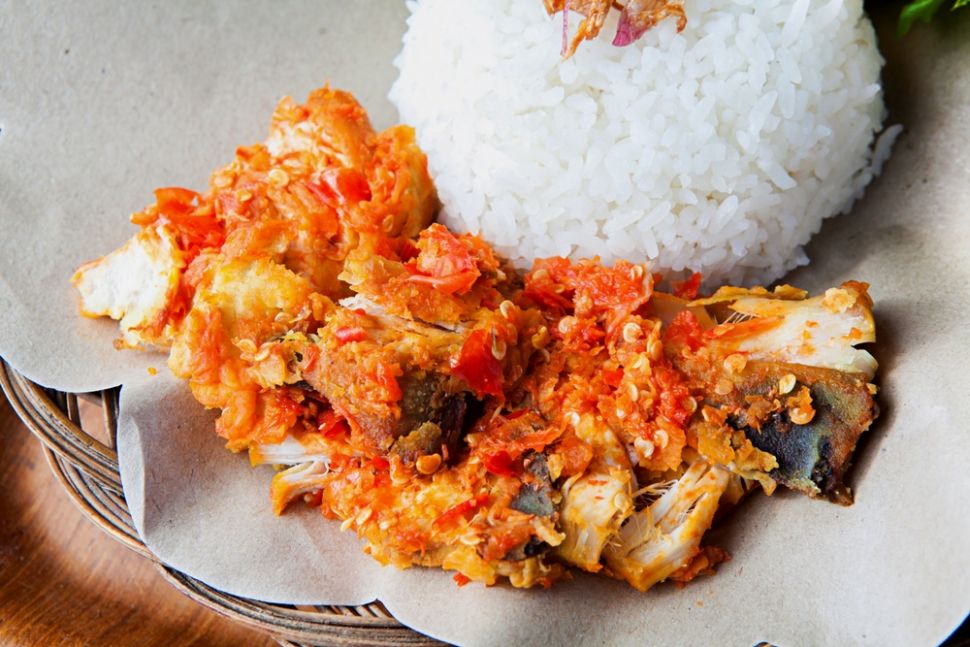 Sajian nasi ayam geprek. (Shutterstock)