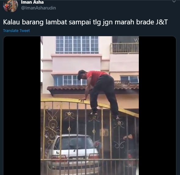 Dikejar Anjing, Kurir Pengantar Barang Keluarkan Kekuatan Super Tak Terduga. Tangkapan layar (twitter.com/ImanAsharudin)